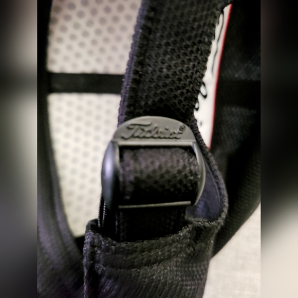 Titleist Hat Cap Pro Golf V1 Men's Embroidered Adjustable Strap FJ Black Grey - Picture 7 of 7